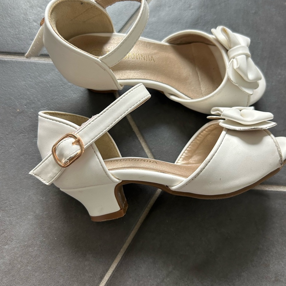 Flower Girl size 10 White Peep-Toe Heels with Bow